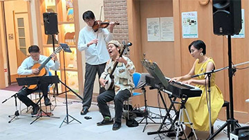 訪問演奏の写真その1